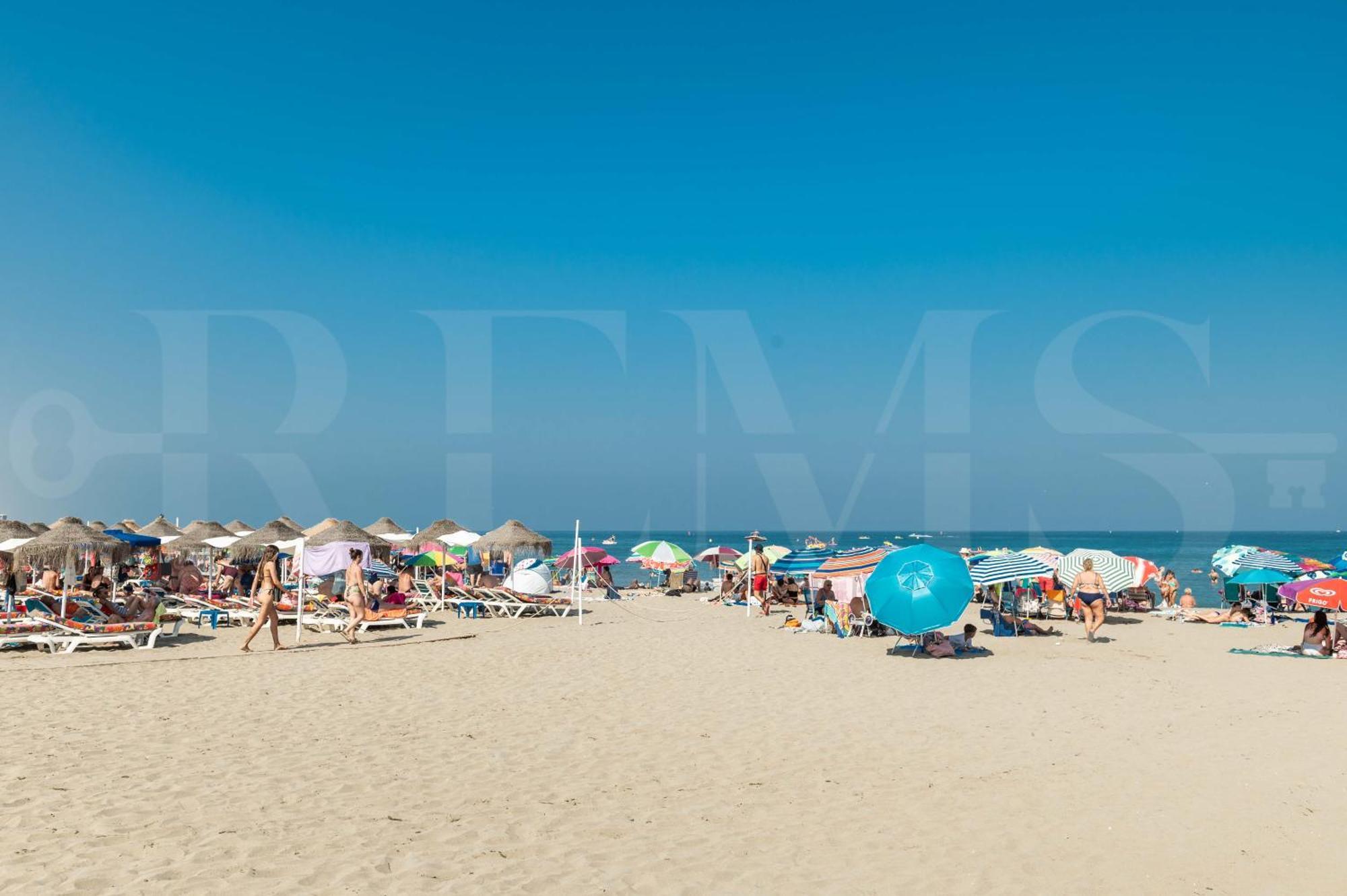 Appartement Seaside With Large Terrace, Pool & Parking Rems