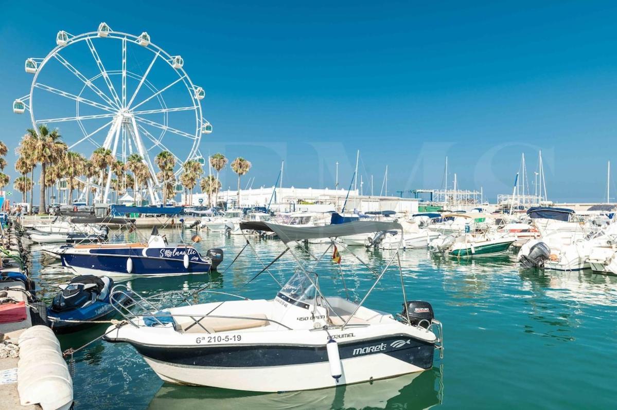 Seaside With Large Terrace, Pool & Parking Rems Benalmádena