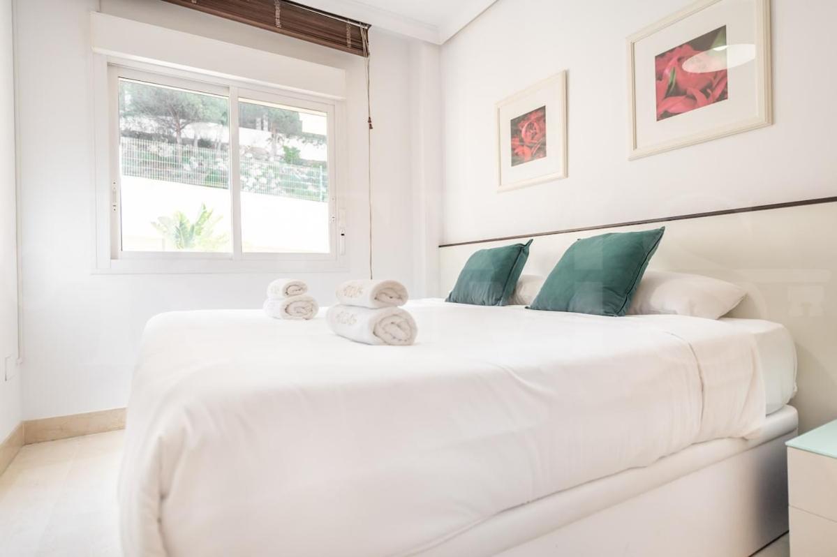Apartment Seaside With Large Terrace, Pool & Parking Rems Benalmadena