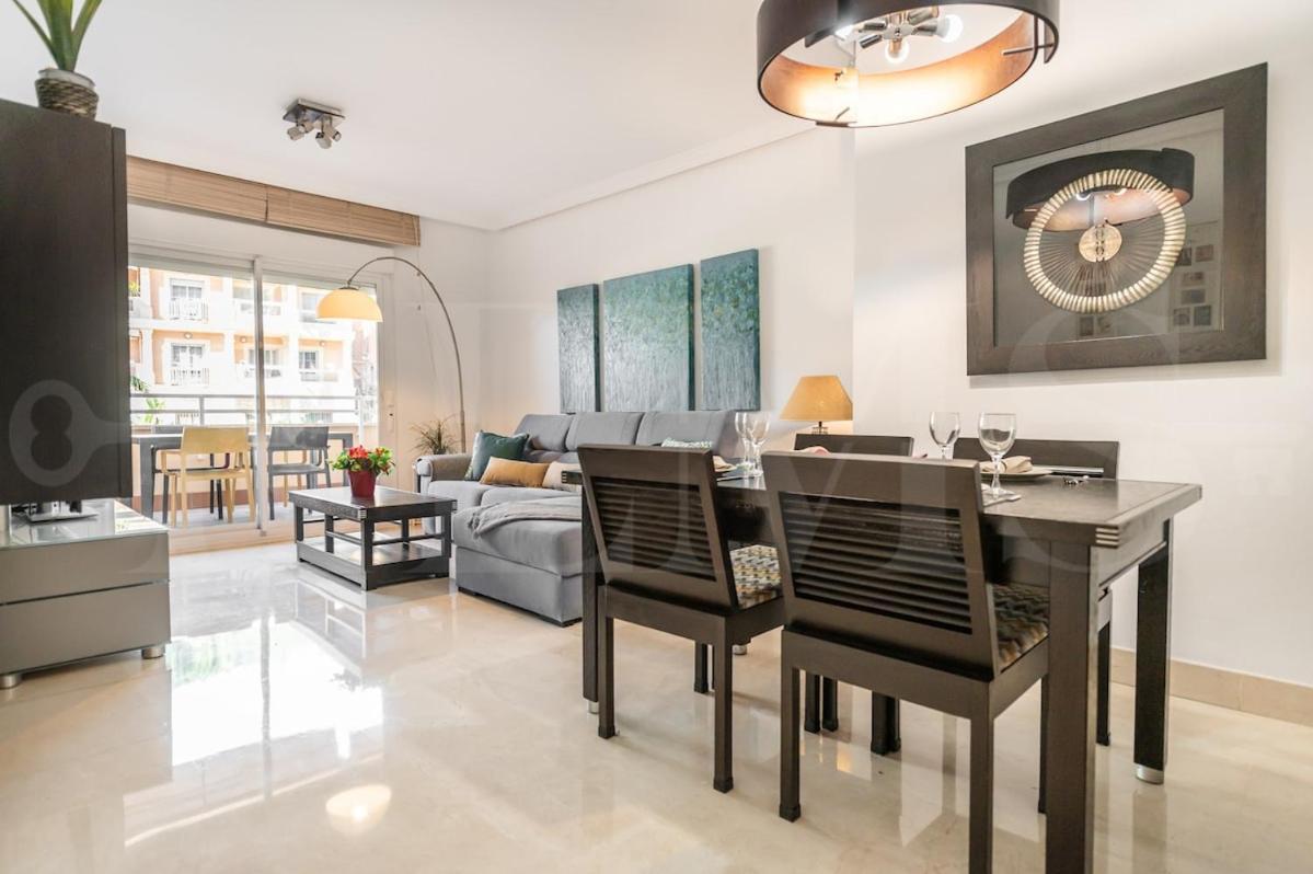 Seaside With Large Terrace, Pool & Parking Rems * Benalmádena